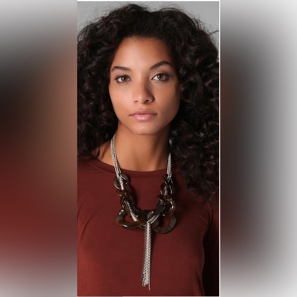 Adia Kibur Resin Link and Chain Necklace - Picture 2 of 10